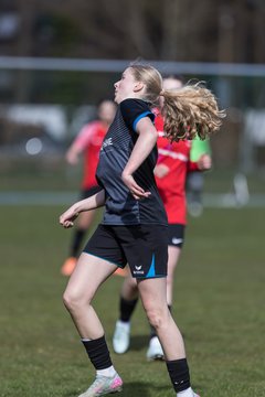 Bild 379 - wBJ VfL Pinneberg - Waldd�rfer SV : Ergebnis: 5:0